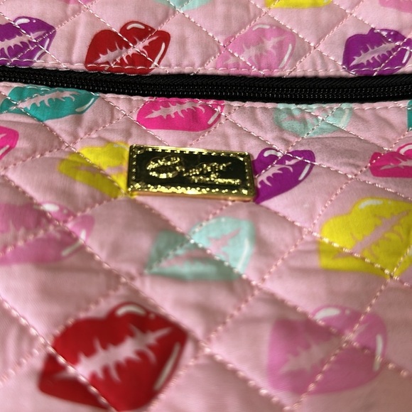 Luv Betsey By Betsey Johnson Quilted Duffle Bag Lips Pink Gold Color Details - Picture 2 of 7